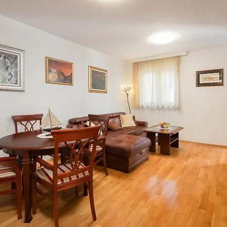 Apartment Tezulat Makarska