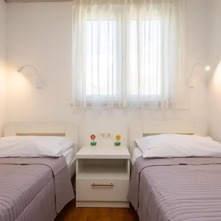 Apartment Tezulat *